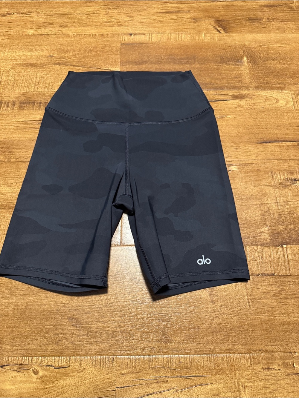 Alo Yoga Biker Shorts Womens S Logo Camo Haigh Waist Athleisure